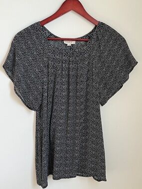 LOFT Black & White Dot Short Flutter Sleeves Office Blouse Style #612187 Size S